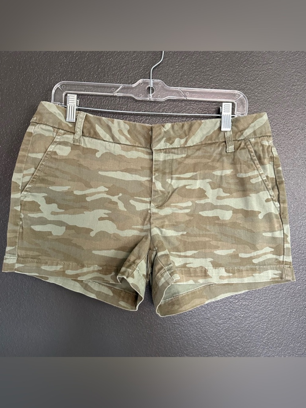 Carlson Camo Shorts Women Size 10 Green Military Print Low Rise Casual